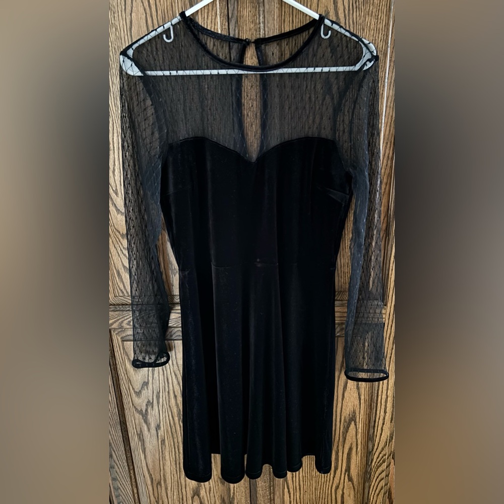 NWOT   H & M  Black Velvet Sheer  Dress Woman’s
Size M